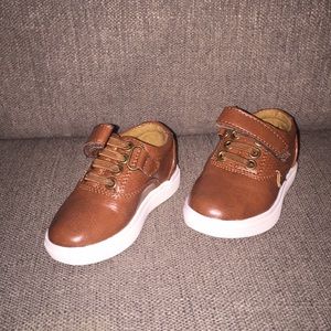 Kids shoes size 4